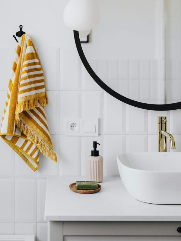 pexels-karola-g-4194710